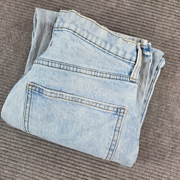 Universal Thread Denim - Universal Thread Womens 10/30R Light Wash Vintage Straight High Rise Jeans